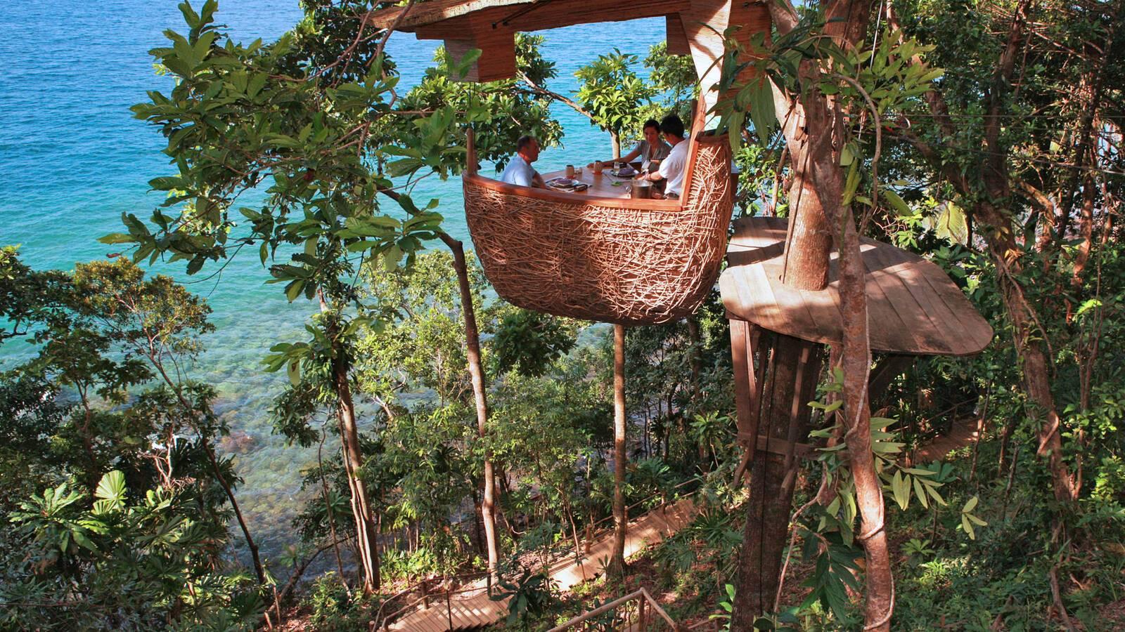 10 Crazy Dining Experiences Around the World You Won’t Believe Exist