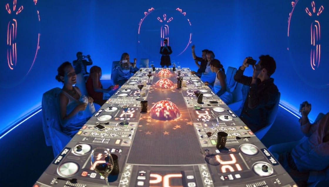 10 Crazy Dining Experiences Around the World You Won’t Believe Exist