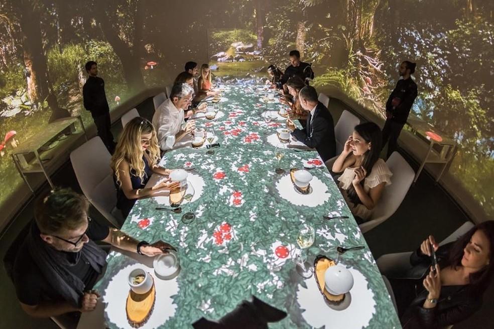 10 Crazy Dining Experiences Around the World You Won’t Believe Exist