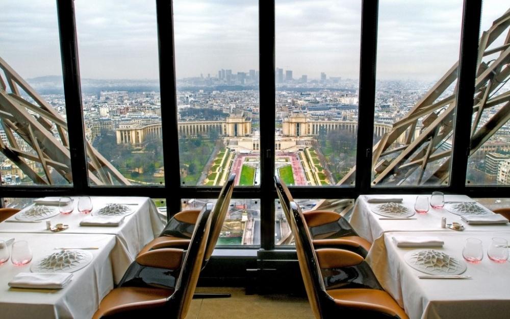 10 Restaurants With the Most Amazing Views in the World