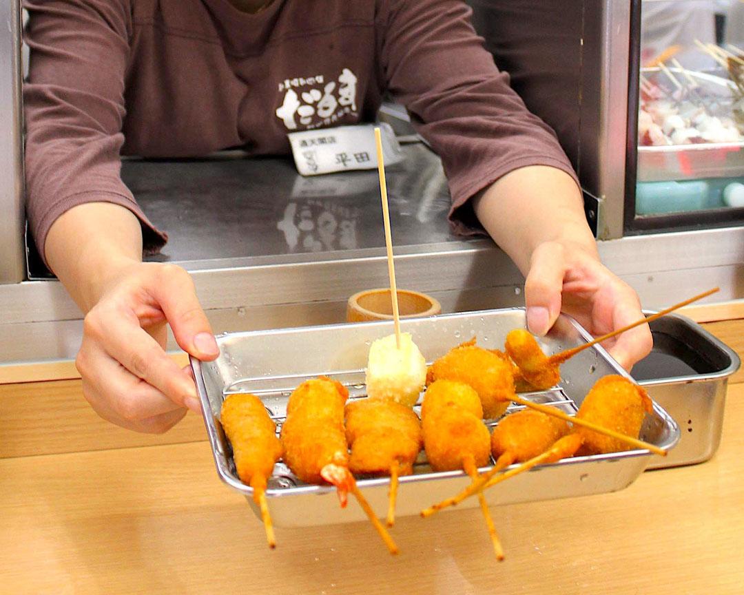 10 Street Food Cafés & Local Eateries Around the World You Need to Try