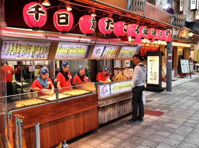 10 Street Food Cafés & Local Eateries Around the World You Need to Try