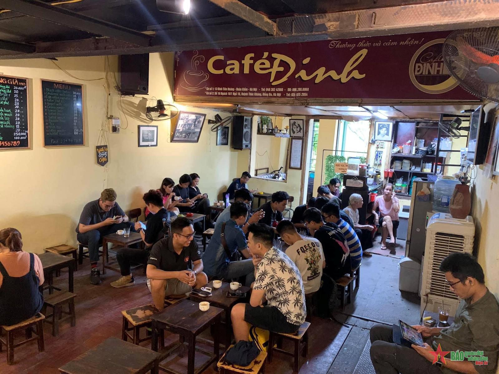 10 Street Food Cafés & Local Eateries Around the World You Need to Try
