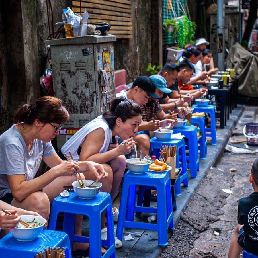 10 Street Food Cafés & Local Eateries Around the World You Need to Try