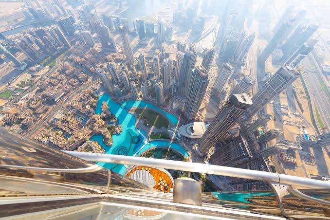 Burj Khalifa, Dubai: A Breathtaking Adventure Above the Clouds