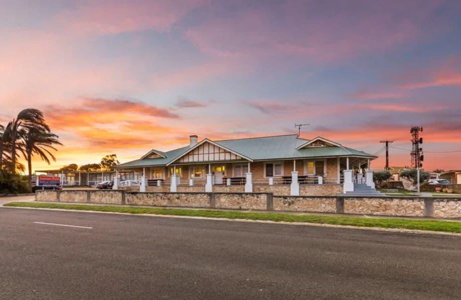 Retro Australia Road Trip: Vintage Towns, Motels & Classic Coastal Stops