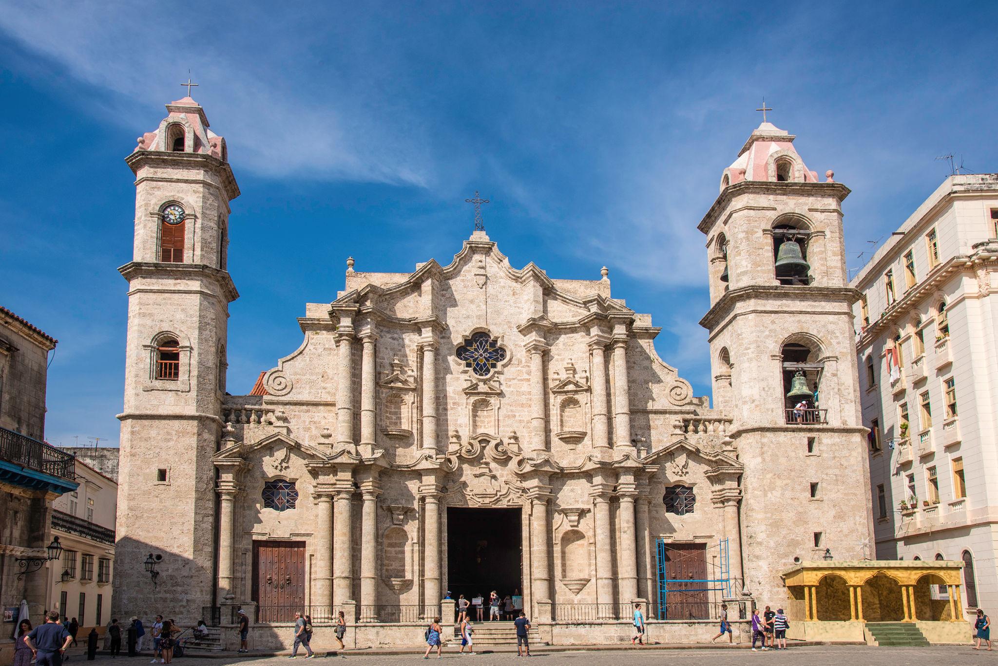Old Havana Time Capsule: The Ultimate Vintage Cuba Travel Experience