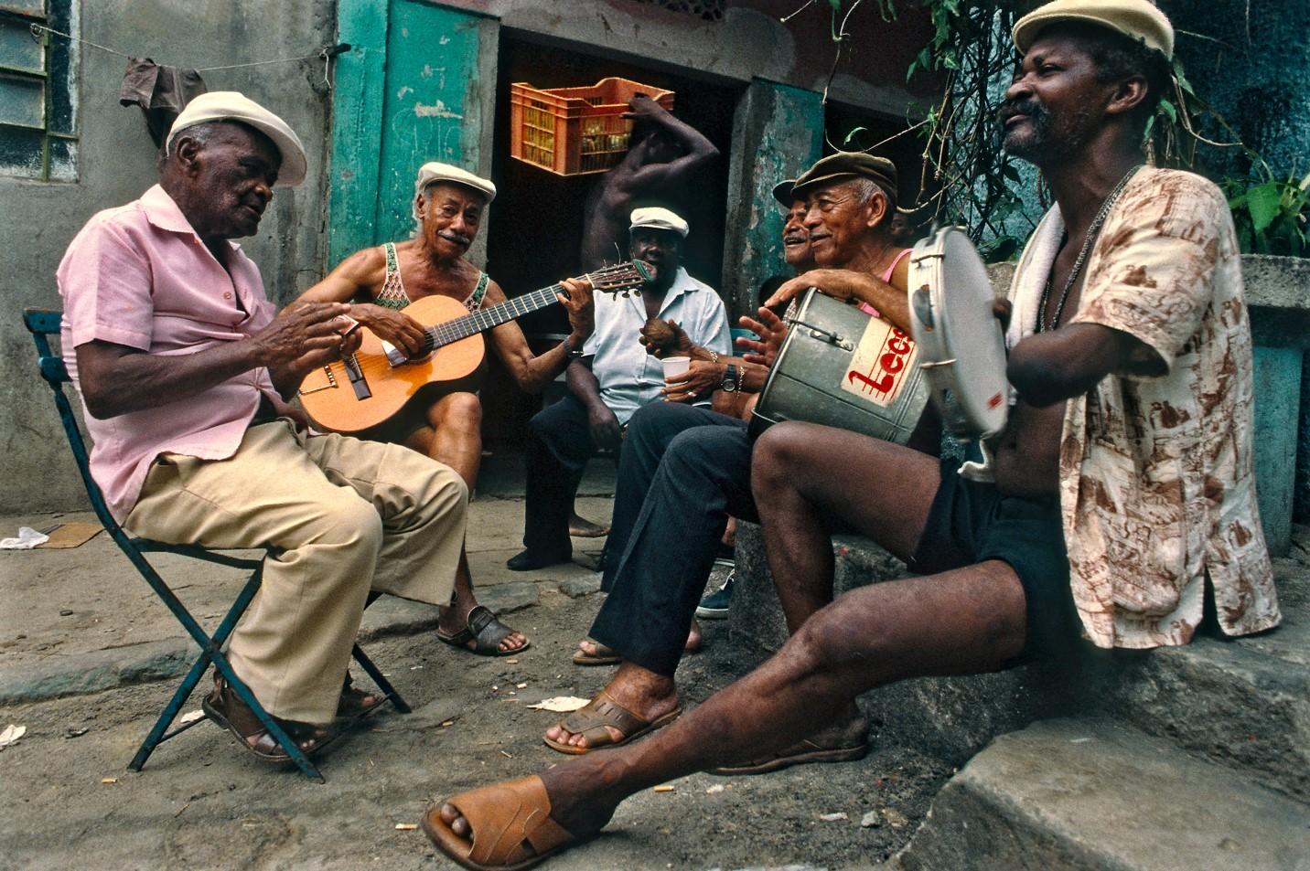Retro Brazil: Vintage Neighborhoods, Music & Classic Brazilian Culture