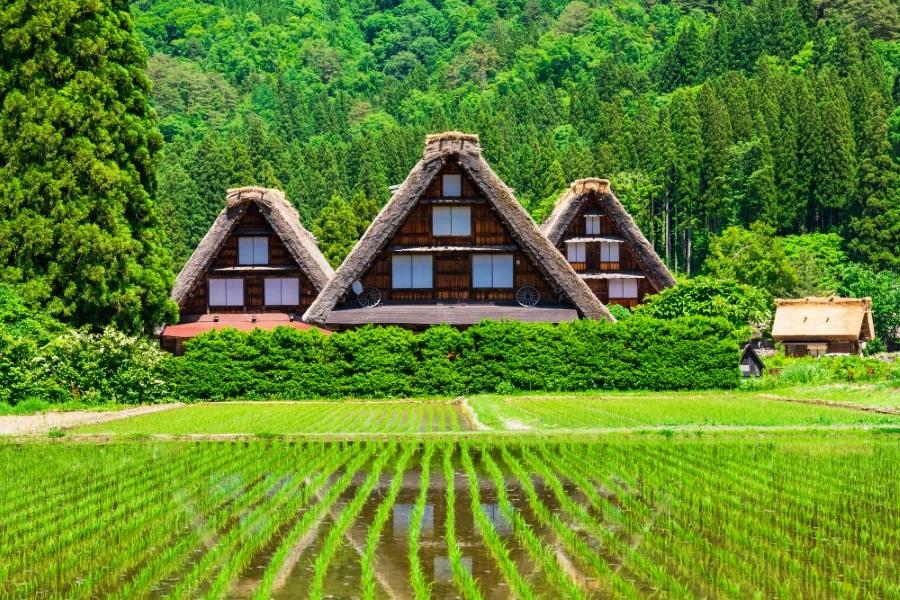 10 Retro Travel Destinations Around the World That Feel Frozen in Time
