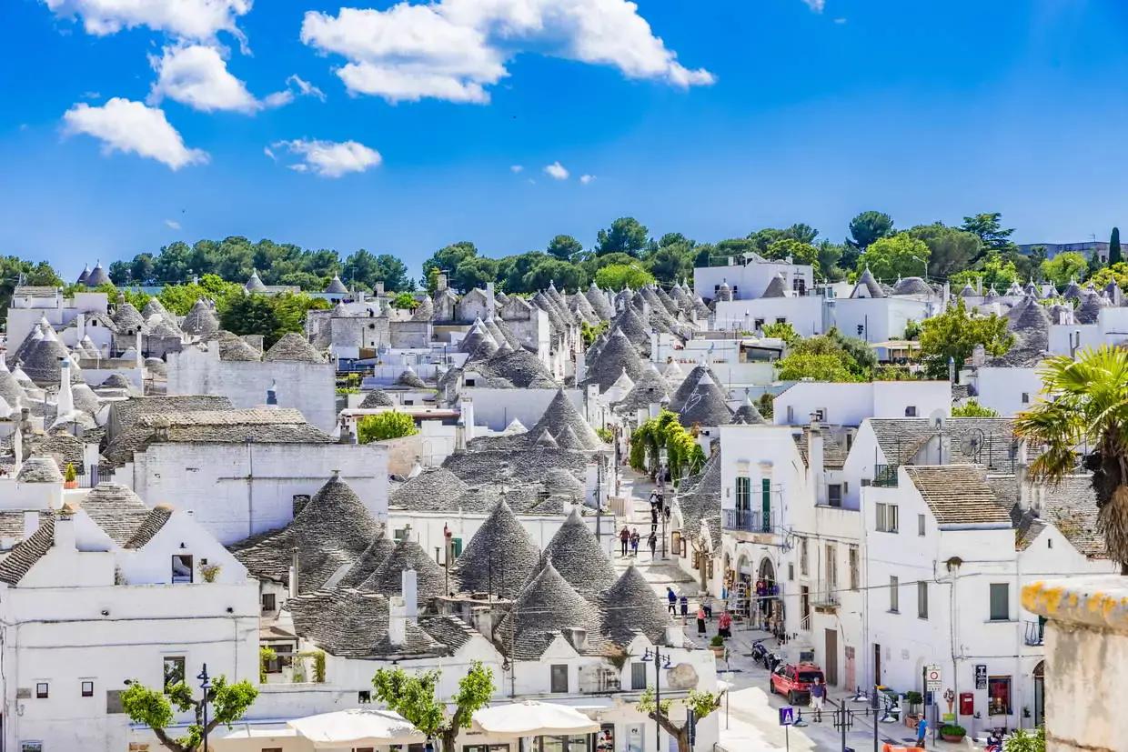 10 Retro Travel Destinations Around the World That Feel Frozen in Time