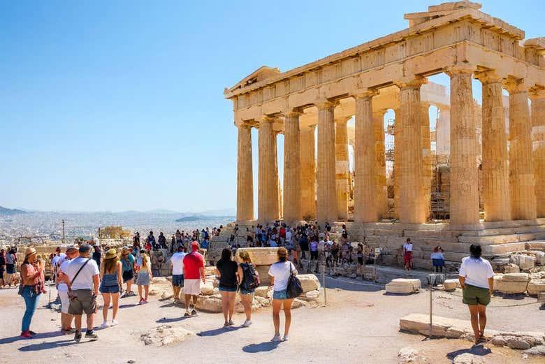 10 Travel Budget Breakdowns for Popular Destinations in 2026