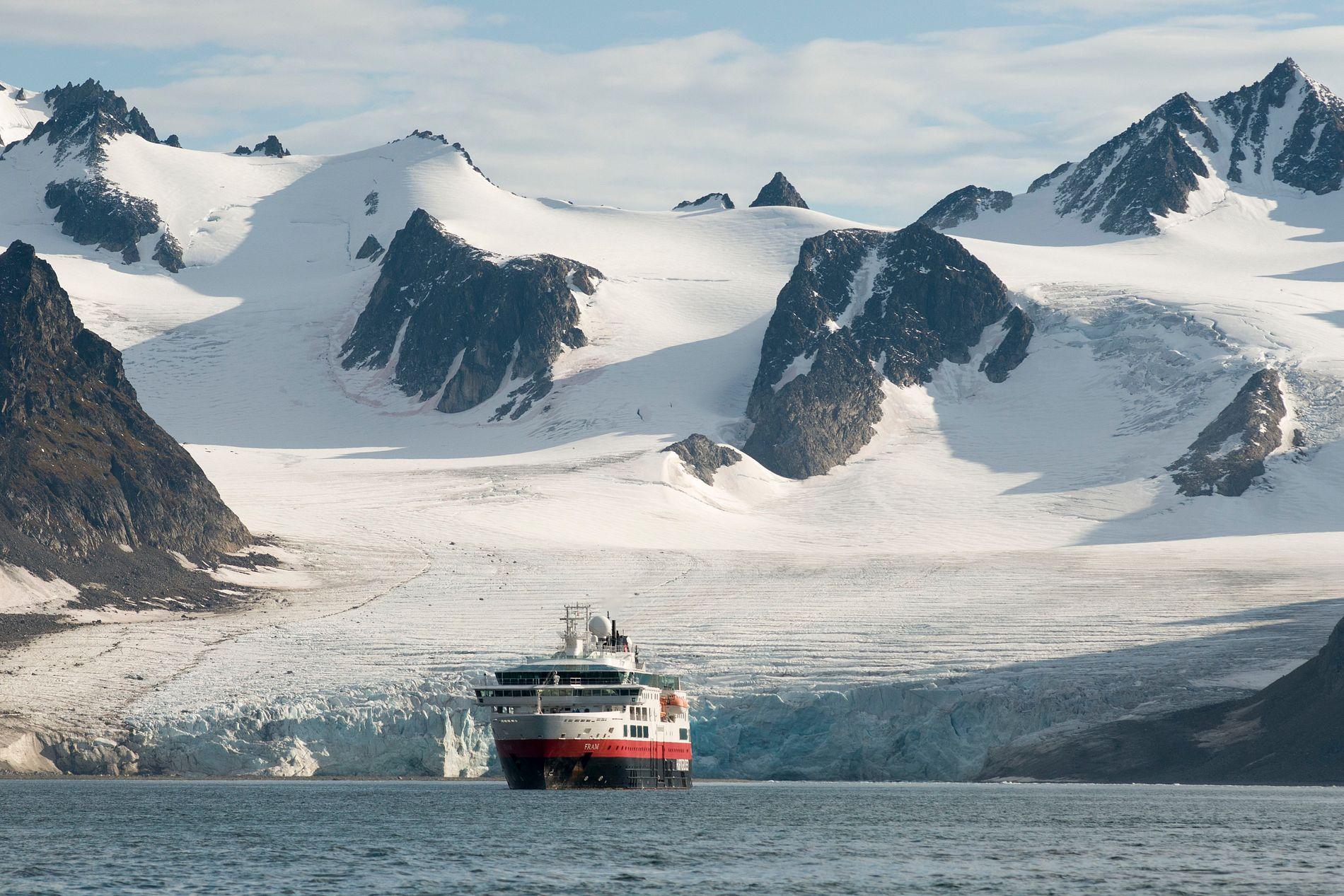10 Rare Travel Experiences Around the World You Need on Your Bucket List