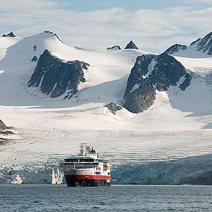 10 Rare Travel Experiences Around the World You Need on Your Bucket List